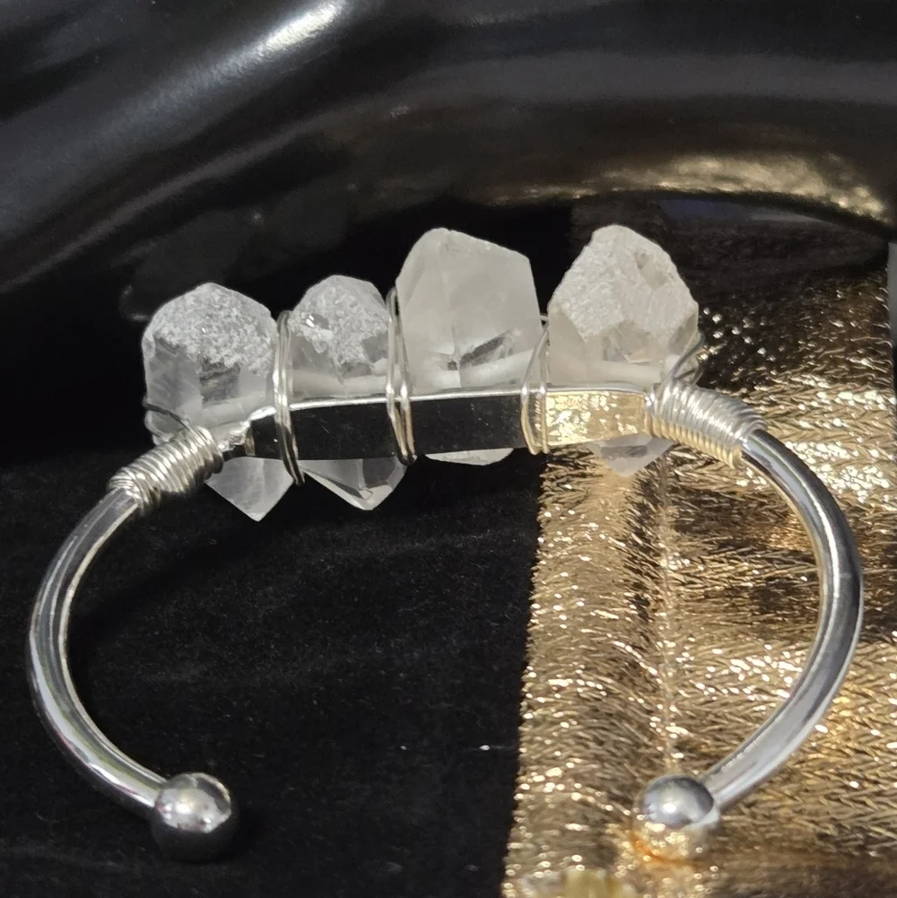 Kinsley Armelle Devi Collection Silver Pepper Bracelet! NEW- Retail $65.00 - Picture 3 of 3